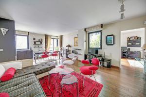 Picture of listing #328432739. Appartment for sale in Paris