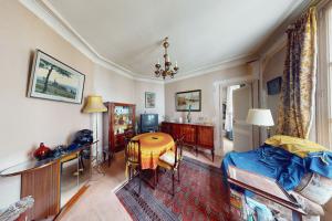 Picture of listing #328716984. Appartment for sale in Paris