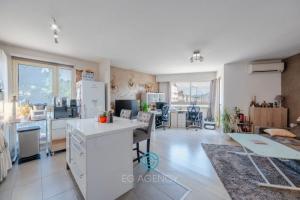 Picture of listing #328800727. Appartment for sale in Marseille