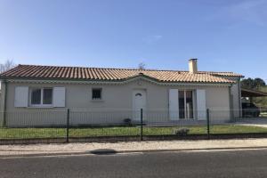 Picture of listing #328801189. House for sale in Grayan-et-l'Hôpital