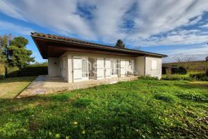 Picture of listing #329045144. House for sale in Bourg-Charente
