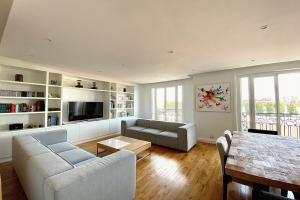 Picture of listing #329052481. Appartment for sale in Paris