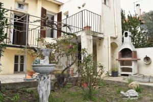 Picture of listing #329072638. House for sale in Marseille