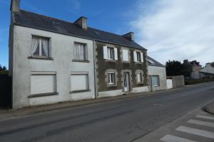 Picture of listing #329110310. House for sale in Plounévez-Lochrist