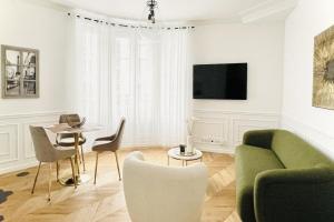 Picture of listing #329174244. Appartment for sale in Paris