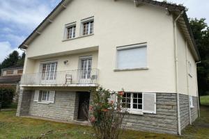 Picture of listing #329175726. House for sale in Peyrat-le-Château