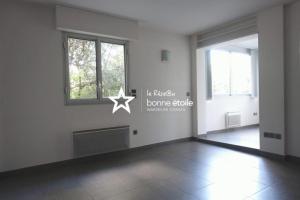 Picture of listing #329202401. Appartment for sale in Marseille