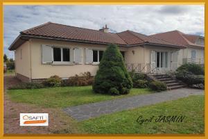Picture of listing #329207599. House for sale in Parthenay