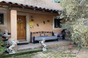 Picture of listing #329235952. House for sale in Arles