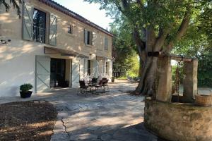 Picture of listing #329258611. House for sale in Arles