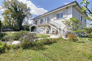 Picture of listing #329266109. House for sale in Saint-Médard-en-Jalles