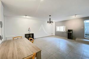 Picture of listing #329322526. Appartment for sale in Marseille