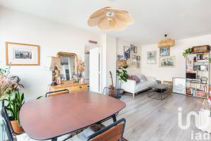 Picture of listing #329322840. Appartment for sale in Paris