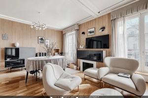 Picture of listing #329361205. Appartment for sale in Paris