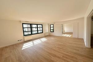 Picture of listing #329379871. Appartment for sale in Paris