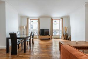 Picture of listing #329380892. Appartment for sale in Paris