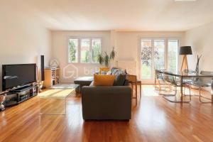 Picture of listing #329423997. Appartment for sale in Courbevoie
