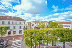 Picture of listing #329563399. Appartment for sale in Croissy-sur-Seine