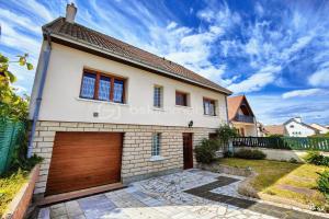 Picture of listing #329612786. House for sale in Les Clayes-sous-Bois
