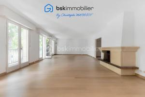 Picture of listing #329613651. Appartment for sale in Versailles