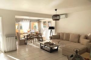 Picture of listing #329691830. Appartment for sale in Bandol