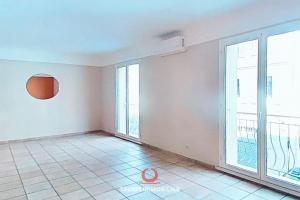 Picture of listing #329733056. Appartment for sale in Marseille