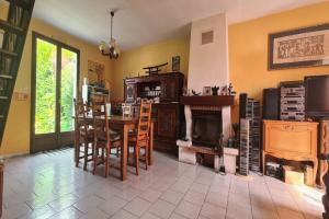 Picture of listing #329734412. House for sale in Saintry-sur-Seine