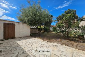 Picture of listing #329738827. House for sale in Marseille