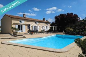 Picture of listing #329778370. House for sale in Vouillé