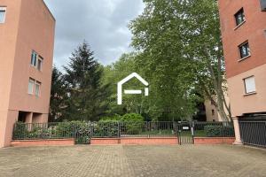 Picture of listing #329810101.  for sale in Toulouse