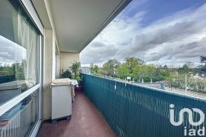 Picture of listing #329810370. Appartment for sale in Évry