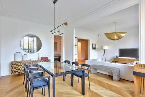 Picture of listing #329818771. Appartment for sale in Paris