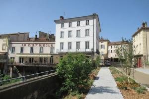Picture of listing #329825875. Appartment for sale in Foix