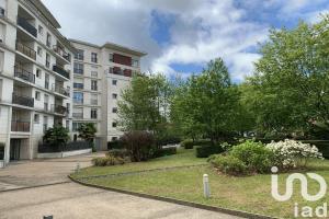 Picture of listing #329826500. Appartment for sale in Le Plessis-Robinson