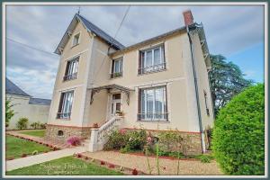Picture of listing #329843308. House for sale in Aubigné-Racan
