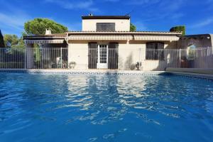 Picture of listing #329854295. House for sale in Uzès