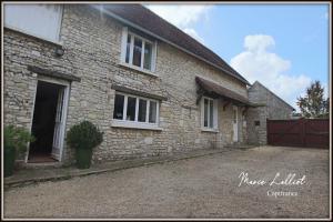 Picture of listing #329857592. House for sale in Yevre-le-Châtel