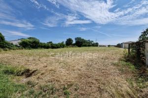 Photo de l'annonce nº 329865133. Terrain à vendre sur Tonnay-Boutonne