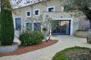 Picture of listing #329875446. House for sale in Saignon