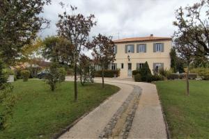 Picture of listing #329930913. House for sale in Léognan