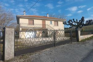 Picture of listing #329993905. House for sale in Ribérac