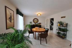 Thumbnail of property #329996001. Click for details