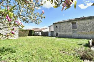 Picture of listing #330000478. House for sale in Cognac