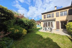 Picture of listing #330039135. House for sale in Les Clayes-sous-Bois