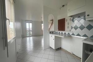 Thumbnail of property #330039139. Click for details
