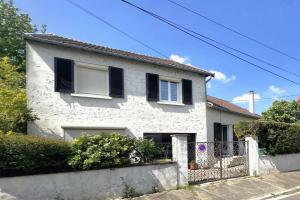Picture of listing #330039149. House for sale in Les Clayes-sous-Bois