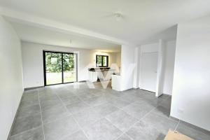 Thumbnail of property #330124566. Click for details