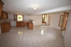 Thumbnail of property #330140335. Click for details