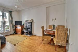 Picture of listing #330187416. Appartment for sale in Paris
