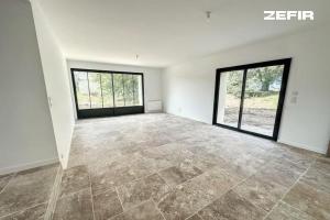 Thumbnail of property #330205471. Click for details